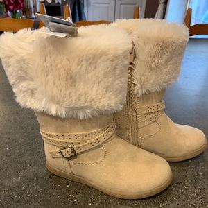 Old Navy furry boots, sz 9 toddler, New with tags!